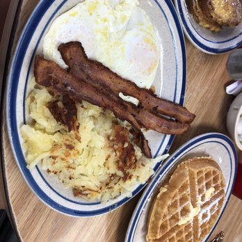 Telwink Grill - Waffle with Bacon, Eggs, Hash browns - American Near Me - Houston, Texas