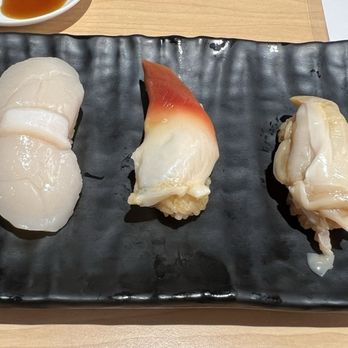 Waka Sakura - Shellfish Lovers $6.49 - Conveyor Belt Sushi Near Me - Gardena, California