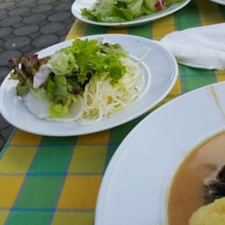 Reuthof - Der Salat hat nach nichts geschmeckt.