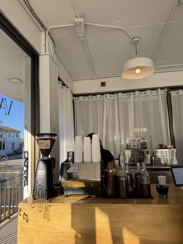 GLDN Hour Coffee Logo