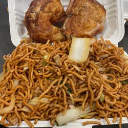 Chung’s Caribbean Hut - House special chicken low mein