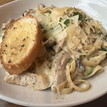 13 Coins Vancouver - Chicken Fettuccini Alfredo - Diners Near Me - Vancouver, Washington