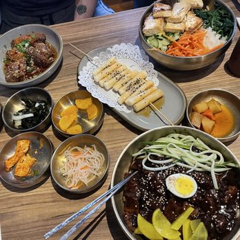 Ahjoomah's Apron - Korean Near Me - Chicago, Illinois