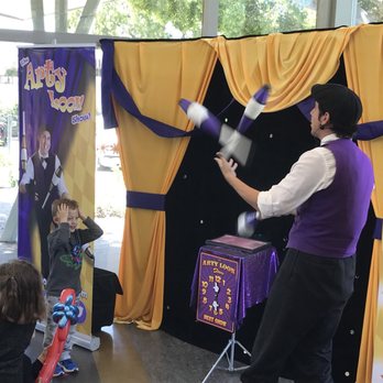 The Arty Loon Show! - Magicians Near Me