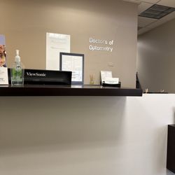 LensCrafters - Check in desk