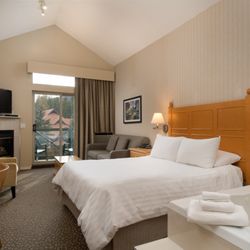 Pinnacle Hotel Whistler - Bedroom