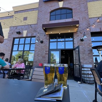 Union 32 Craft House - Wonderful patio - Sports Bars Near Me - Eagan, Minnesota