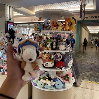 Bearberry - a snoopy keychain - Gift Shops Near Me - Honolulu, Hawaii Bearberry - a snoopy keychain - Gift Shops Near Me - Honolulu, Hawaii
