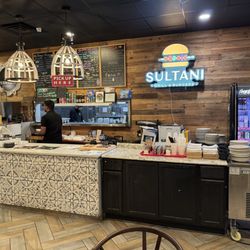 Sultani Grill & Burgers - Front counter