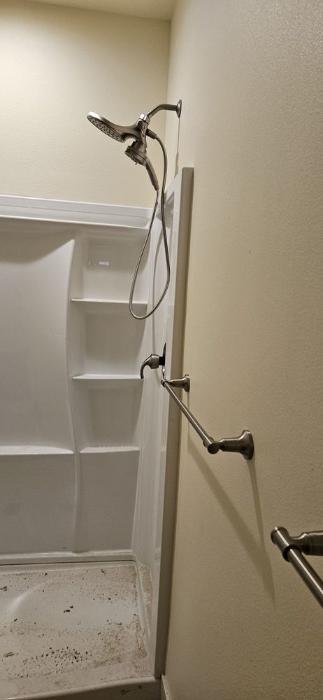 Slide of Nilo Handyman