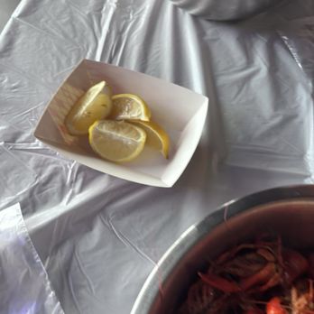 La Crawfish - Extra limes - Cajun/Creole Near Me - Austin, Texas La Crawfish - Extra limes - Cajun/Creole Near Me - Austin, Texas