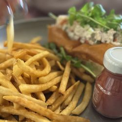 The Burrow TC - Lobster roll with fries