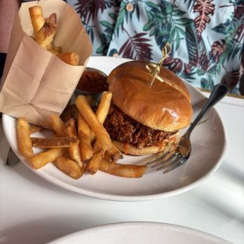 Fete - Korean fried chicken with fries - New American Near Me - Honolulu, Hawaii