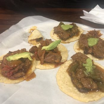 Guisados - Delicious sampler ! 6 mini tacos.. 3 steak and 3 tinga (chicken) - Tacos Near Me - Burbank, California