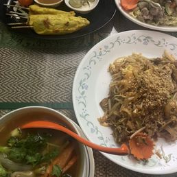 Tom yum soup Satay Chicken (3) Pad Phad See-Eue Tom yum soup Satay Chicken (3) Pad Phad See-Eue