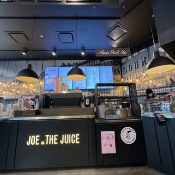 Joe & The Juice - Bar Area - Juice Bars & Smoothies Near Me - Chicago, Illinois