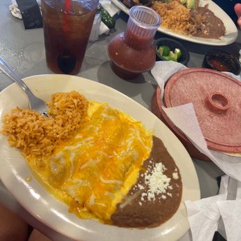 Arrieros Mexican Food - people eating at a restaurant - Mexican Near Me - Fort Worth, Texas Arrieros Mexican Food - people eating at a restaurant - Mexican Near Me - Fort Worth, Texas
