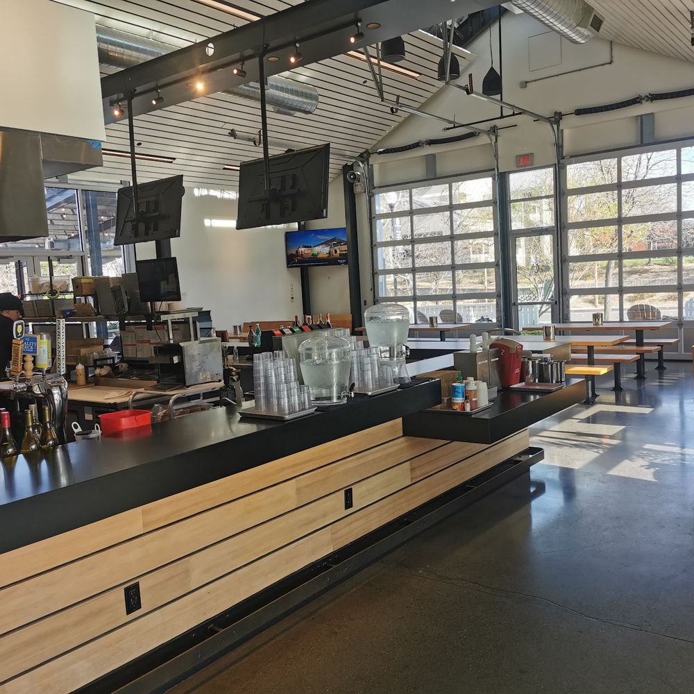 Iggy's Burger - Interior - Burgers Near Me - Sebastopol, California Iggy's Burger - Interior - Burgers Near Me - Sebastopol, California