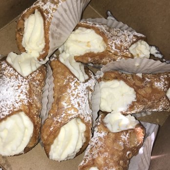 Lamanna's Bakery - Cannolis - Bakeries Near Me - Scarborough, Ontario