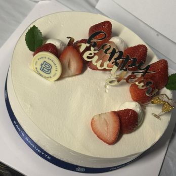 Paris Baguette - Strawberry soft cream cake - Bakeries Near Me - Torrance, California Paris Baguette - Strawberry soft cream cake - Bakeries Near Me - Torrance, California