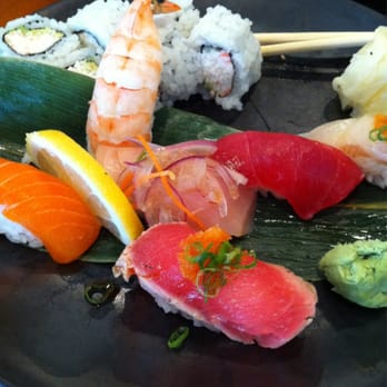 Hanami Sushi - 6 piece sushi combo w/Cali roll. - Sushi Bars Near Me - Calabasas, California
