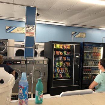 El Lavadero Coin Laundry - Two fully stocked snack and beverage stands. $$$ - Laundromat Near Me - Pacoima, California El Lavadero Coin Laundry - Two fully stocked snack and beverage stands. $$$ - Laundromat Near Me - Pacoima, California