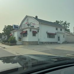 Jackson Pub - You could take your business here but no telling if you'll get any service! Avoid this bar at all costs!