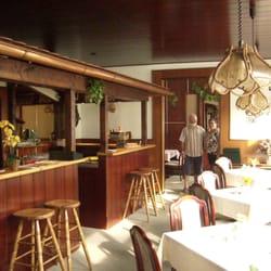 Restaurant Stadtmitte - Der kleine Gastraum im Eingangsbereich und im Hintergrund meine Eltern, die unbedingt mit aufs Foto wollten.....