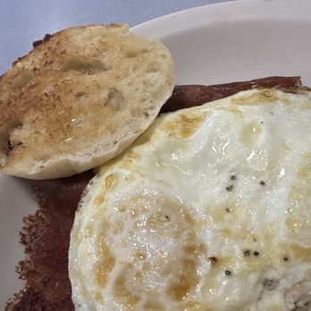Pancake House - Excellent corn beef hash.  Some of the best I had.  English muffin had a very nice flavor.  Highly recommend.  The old guy - Breakfast & Brunch Near Me - Mackinac Island, Michigan