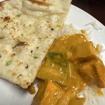 BB’s Indian Kitchen - Chicken Tikka Masala and Garlic Naangarlic - Indian Near Me - Fort Wayne, Indiana