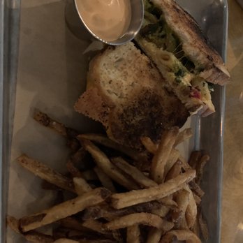 Union Assembly - Mac Melt with fries and triple pepper aioli - New American Near Me - Detroit, Michigan Union Assembly - Mac Melt with fries and triple pepper aioli - New American Near Me - Detroit, Michigan