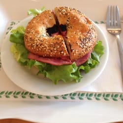 La Papilloterie - Bagel au pastrami délicieux!
