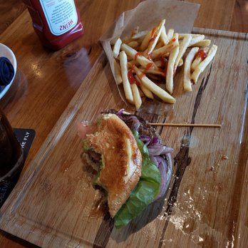 Maggie McFly's | Springfield - Classic Burger, Yum! - American Near Me - Springfield, Virginia