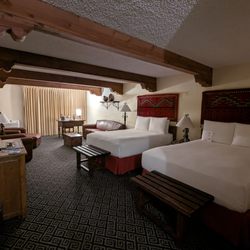 Inn of the Governors - Nice spacious room in the Governors wing.