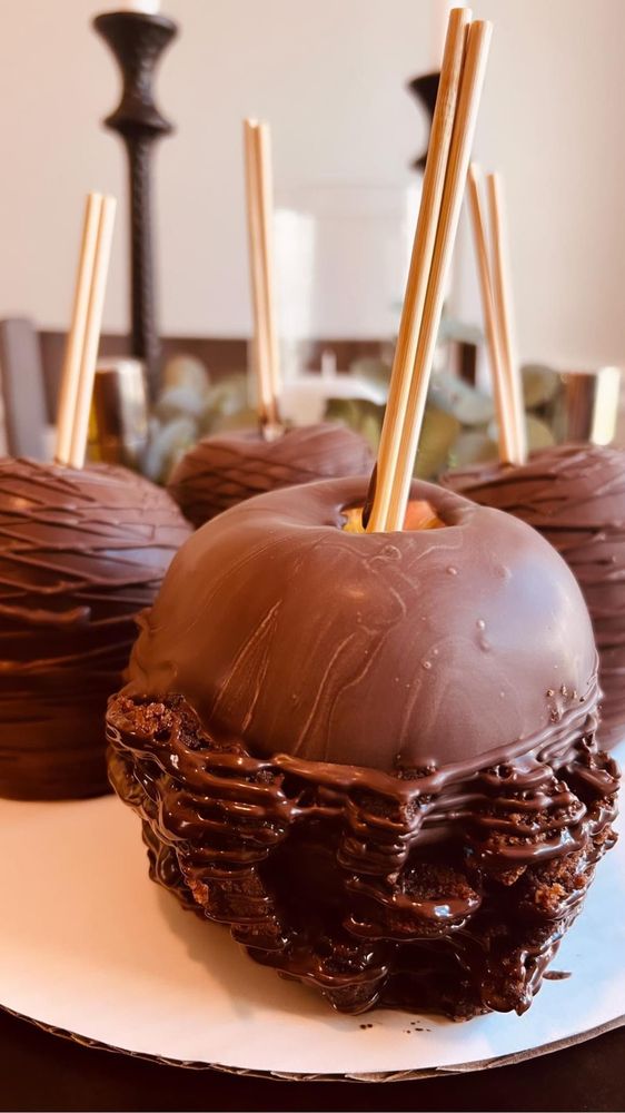 So Unique Candy Apples & Unique Treats Logo