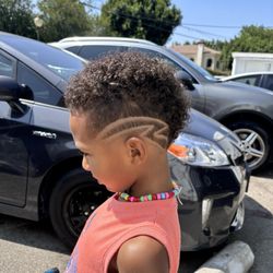 Mr Scissors Barbershop - Mohawk fade