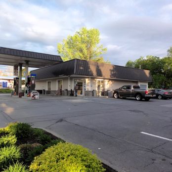 Stewart's Shops - This shop was remodeled in 2019. This is the view from the parking lot. - Convenience Stores Near Me - Delmar, New York