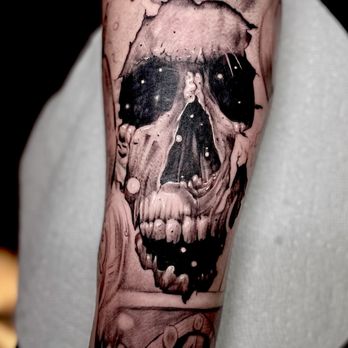 Speakeasy Tattoo - SKULL WITH DIVER HELMET ON SCOTT GLAZIER TATTOO - Art Galleries Near Me - Los Angeles, California Speakeasy Tattoo - SKULL WITH DIVER HELMET ON SCOTT GLAZIER TATTOO - Art Galleries Near Me - Los Angeles, California