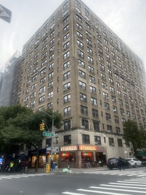 Famous Famiglia by null