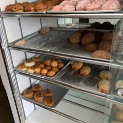 El Rey Bakery - Darn. I should have arrived there at 6:00 a.m. and not at 8:30.