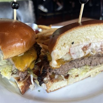 Windsor - Windsor Style Backyard Burger - New American Near Me - Phoenix, Arizona
