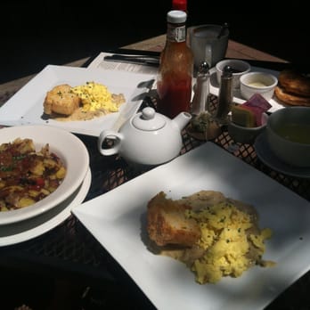 Volcano Union Inn + Pub - Stellar brunch: biscuits n gravy + homestyle potatoes - Bed & Breakfast Near Me - Volcano, California