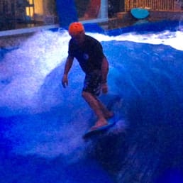Perfect left, cool lighting, at Oasis Jan 2016