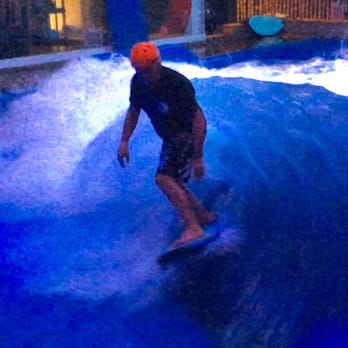 Oasis Surf - Perfect left, cool lighting, at Oasis Jan 2016 - Recreation Centers Near Me - Brossard, Quebec