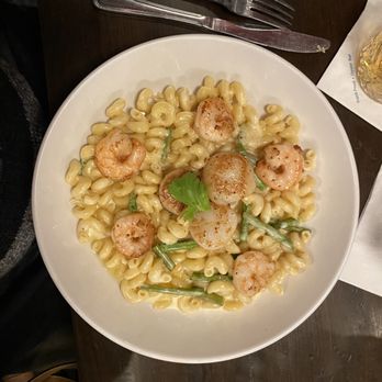 Stir - Shrimp and scallops Mac-n-Cheese - Cocktail Bars Near Me - Knoxville, Tennessee