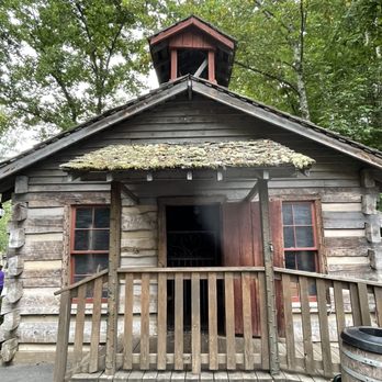 Dollywood - School house - Amusement Parks Near Me - Pigeon Forge, Tennessee Dollywood - School house - Amusement Parks Near Me - Pigeon Forge, Tennessee