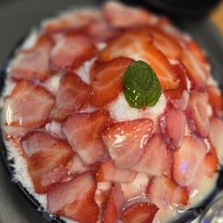 BingSoo  House - Strawberry bingsoo