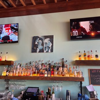 Flying Pig Pub & Kitchen - Bar - Pubs Near Me - Oceanside, California