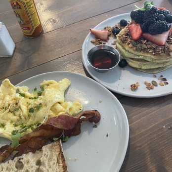 Blueys Kitchen - Basic Bitch Brekkie Blueys Breakfast - Cafes Near Me - Santa Monica, California