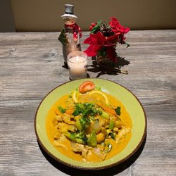 Makalu Kitchen - Chicken with vegetables in peanut sause